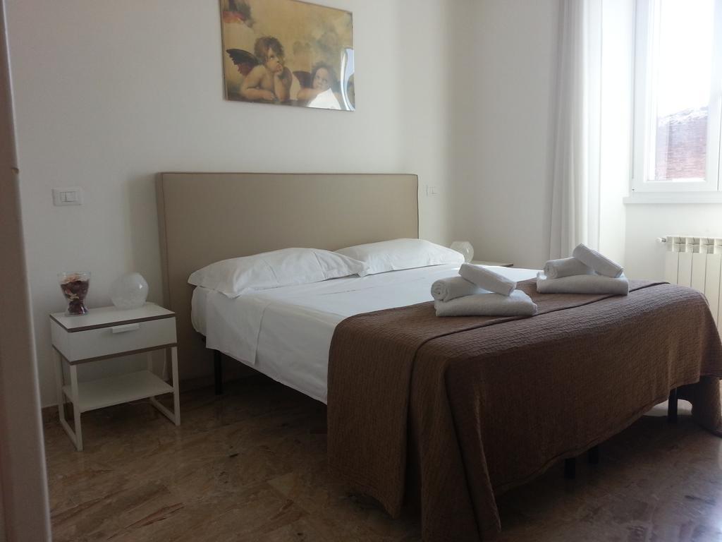 Between Termini & Colosseo 罗马 外观 照片