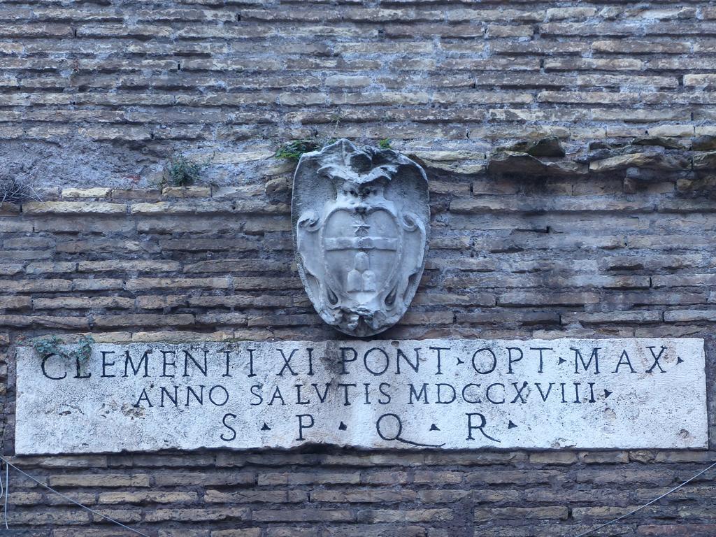 Between Termini & Colosseo 罗马 外观 照片